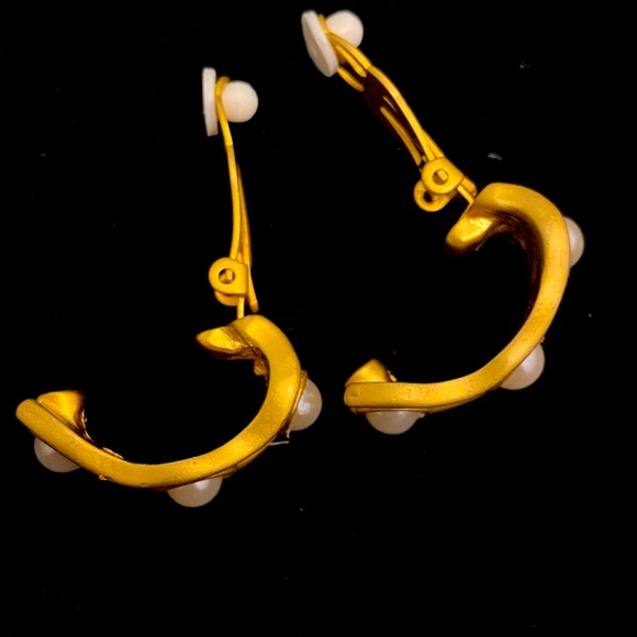 Vintage clip on with matte gold finish - ex condition - Picture 3 of 4